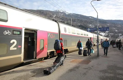 Yes you can! (snowboards on TGVs)
