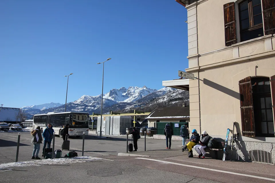 Brian&ccedil;on bus station