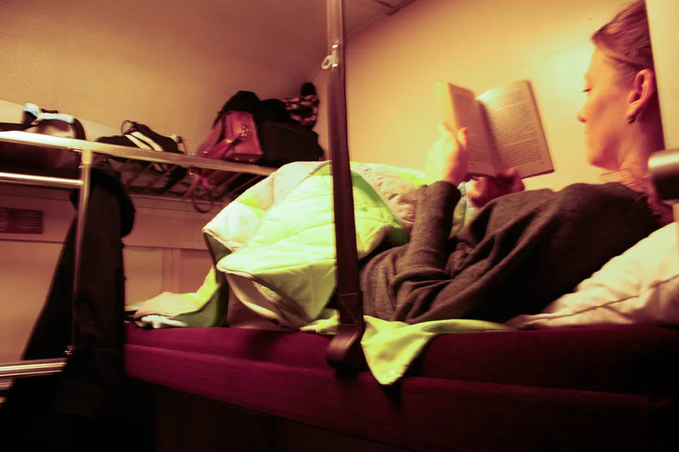 Reading in Intercite de Nuit couchette